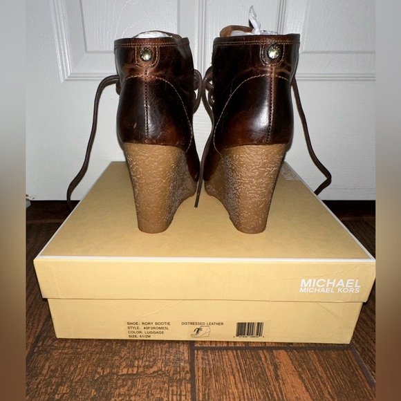 NEVER WORN Michael Kors Rory Booties - Picture 4 of 4